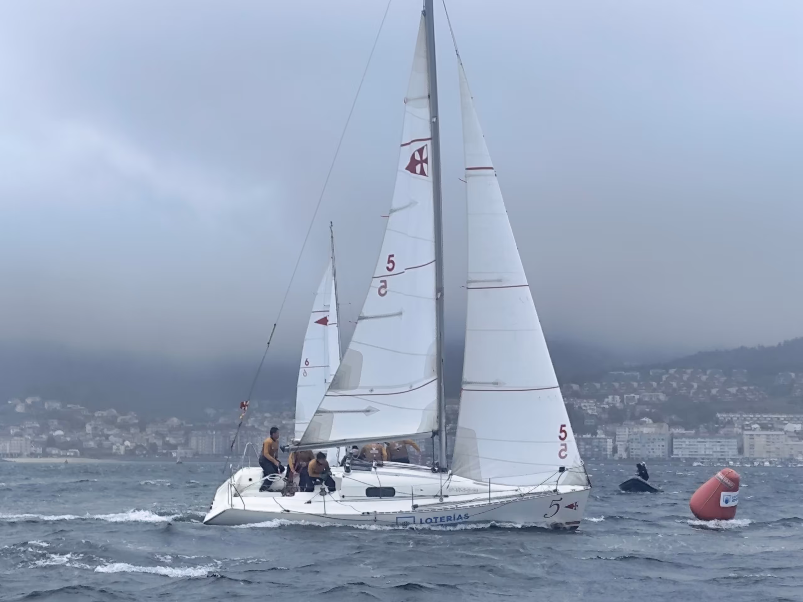 El CNR Tenerife de Javier Padrón conquista el Trofeo Loterías y el Campeonato de España de... - BarcosAVela.com - Actualidad náutica