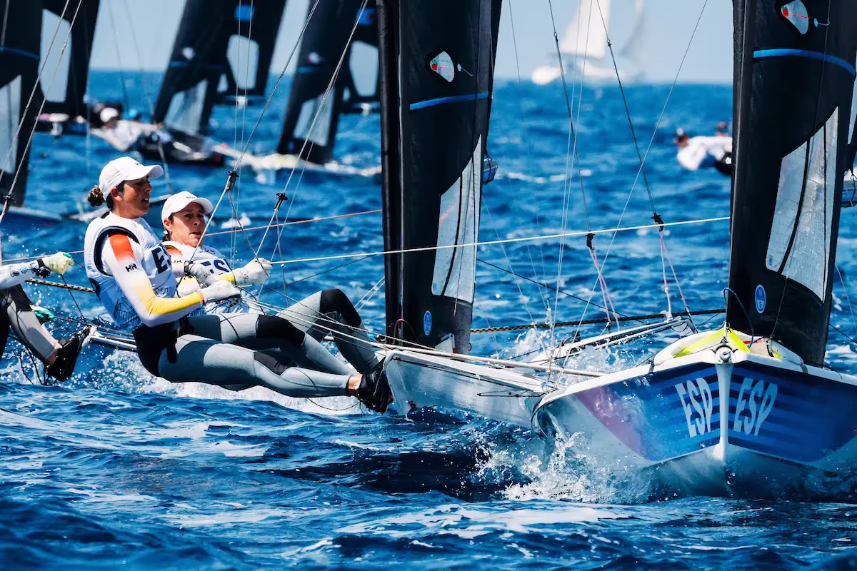¡Continúa la Remontada de Támara Echegoyen y Paula Barceló en 49er FX en París 2024! - Regatas - Actualidad náutica