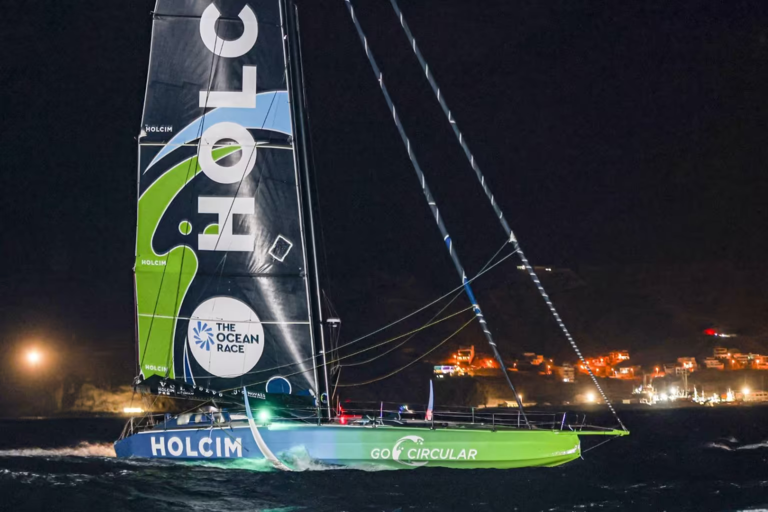 «Kevin Escoffier y el Team Holcim-PRB vencen en la épica primera etapa de The Ocean Race... - Regatas - Actualidad náutica